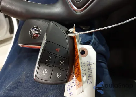 2023 Buick Envision Essence Awd z USA, uszkodzony, nr VIN LRBFZPR48PD018147